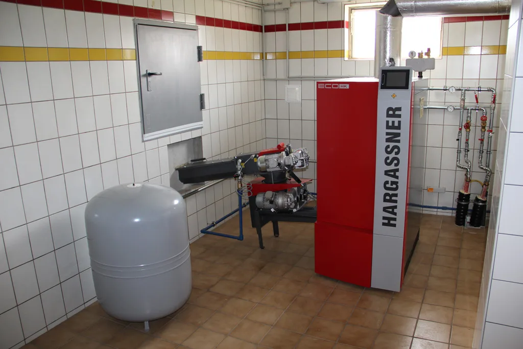 Biomasseheizung in einem Heizraum